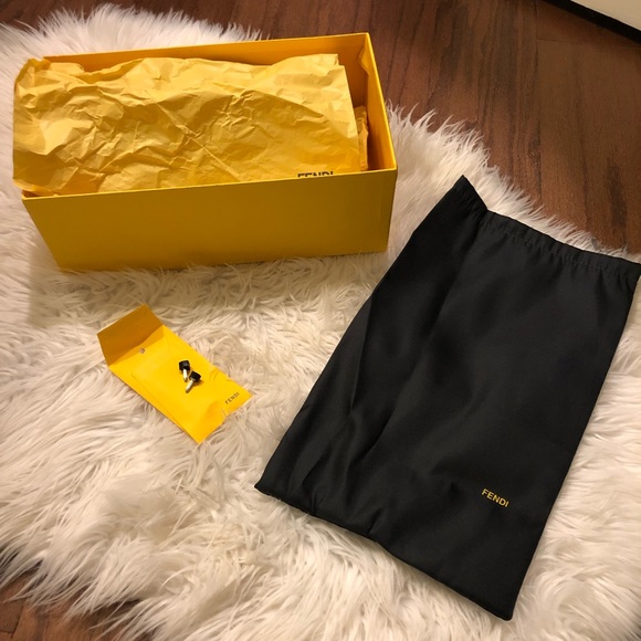 Fendi Black Flower Sandals - Picture 6 of 8